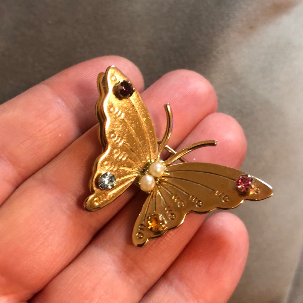 Vintage gold tone rhinestone pearl butterfly brooch pin - Picture 1 of 3